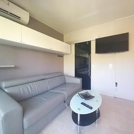 Trident G Apartament *
